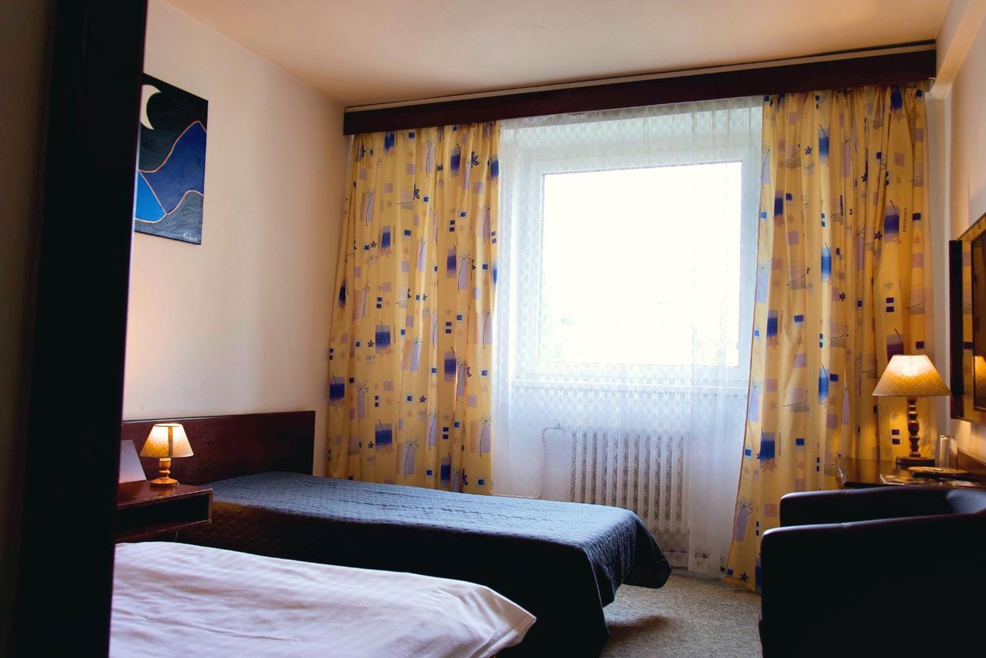 Hotel Merkur - Jablonec Nad Nisou Exterior photo